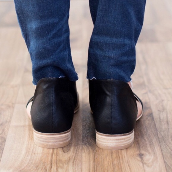 RELISTED SIZES 5.5 - 7.5 - 8.5 AVAILABLE side cute-out flats - Picture 7 of 7